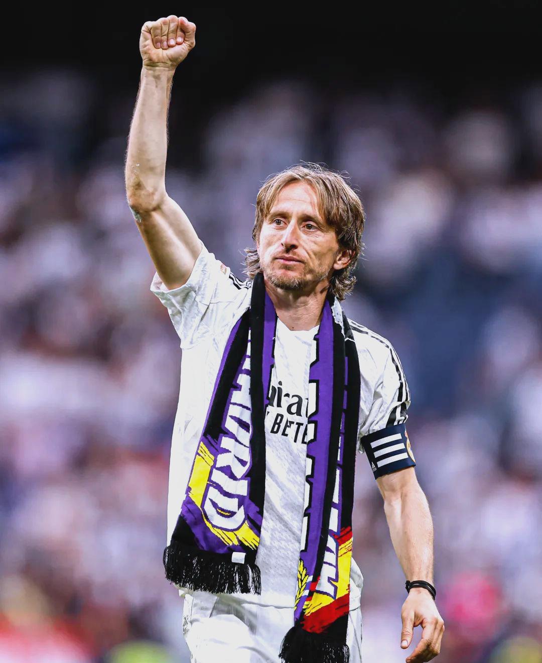 斯洛特：范戴克因病缺席今日比赛，布拉德利因小伤缺阵